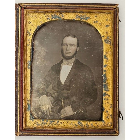 1/4th Plate Daguerreotype Of A Bearded Man In A Full Union Case - Picture 1 of 11